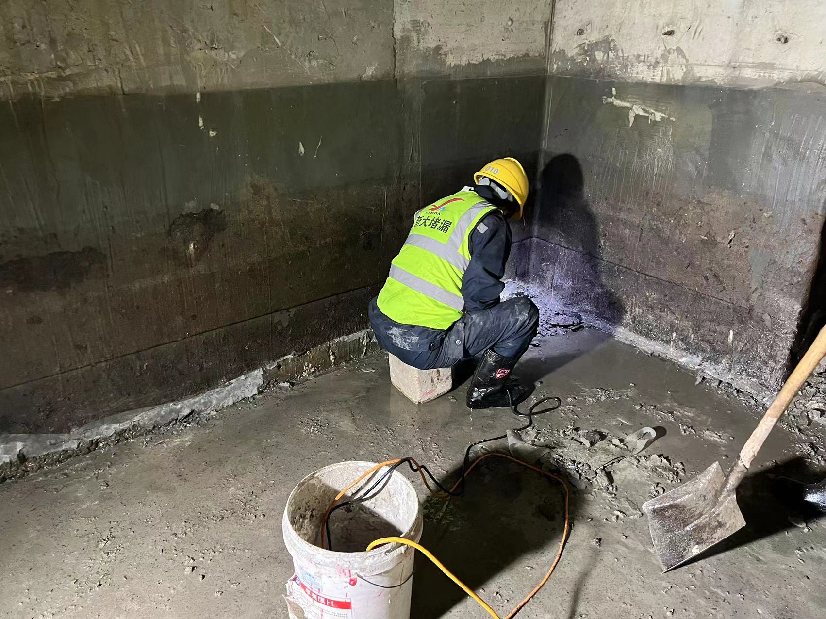 设备基坑底板渗漏水维修堵漏施工步骤